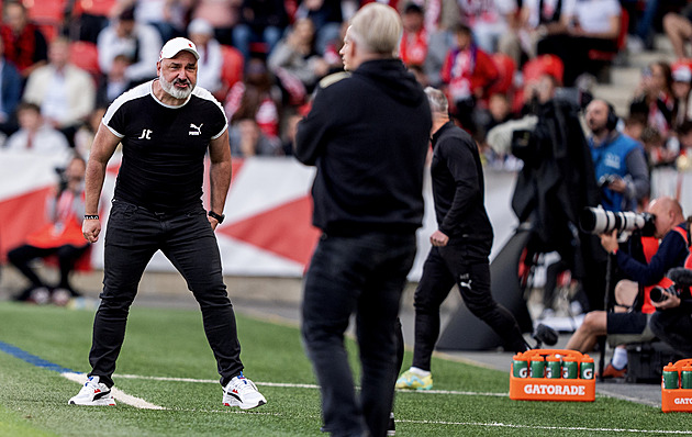 Friis zuřil kvůli vítěznému gólu Slavie: Loupež! A rozhodčí si jako vždy umyjí ruce
