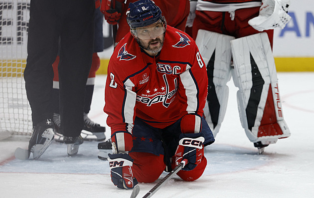 Carolina v NHL vyřadila Washington, Winnipeg vynuloval první mečbol Dallasu