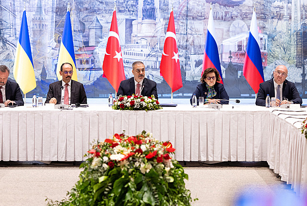 Kreml navrhl Kyjevu nová jednání v Istanbulu. Trump připustil, že Putin zdržuje