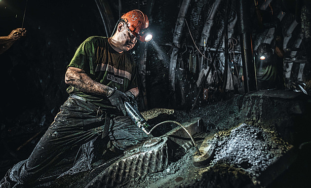 Firma OKD zaala razit poslední dv dlní chodby ve své historii. (19. kvtna...