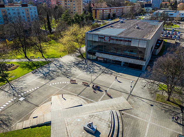 Souasný neutený stav prostoru kina Bezru a jeho okolí ve Frýdku-Místku....