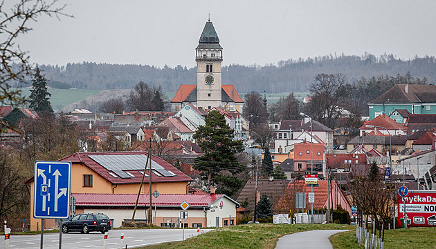 Daice je msto na Jindichohradecku, kde ije pes sedm tisíc obyvatel.
