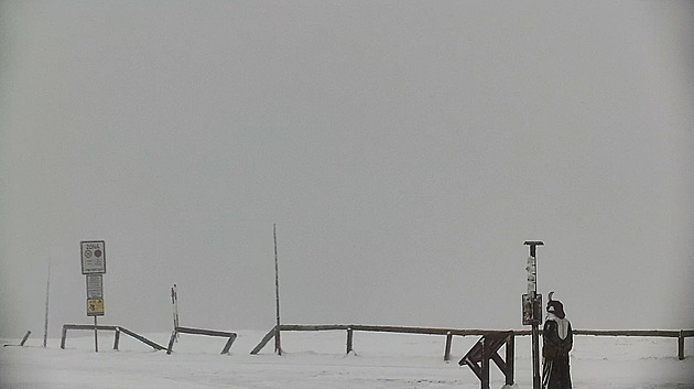 Na vrcholcích hor chumelí, napadlo až 15 centimetrů. Na Praděd neprojeli pekaři