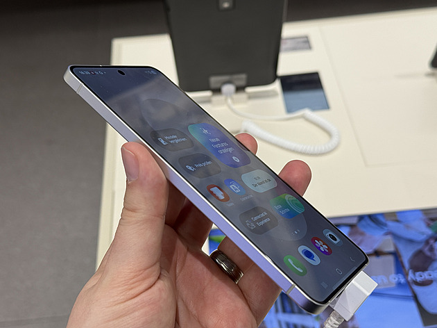 Je to průšvih? Nový supertenký samsung seženete už teď s velkou slevou