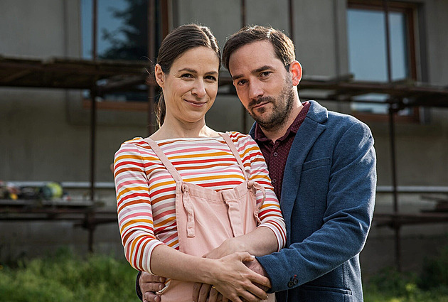 RECENZE: Těhotenství přece není nemoc a Tom je v tom není komedie