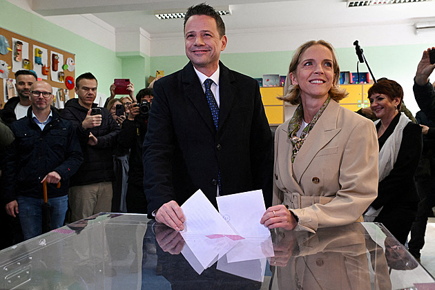 Náskok liberála Trzaskowského se tenčí. Ve finále bude s trumpovcem Nawrockým