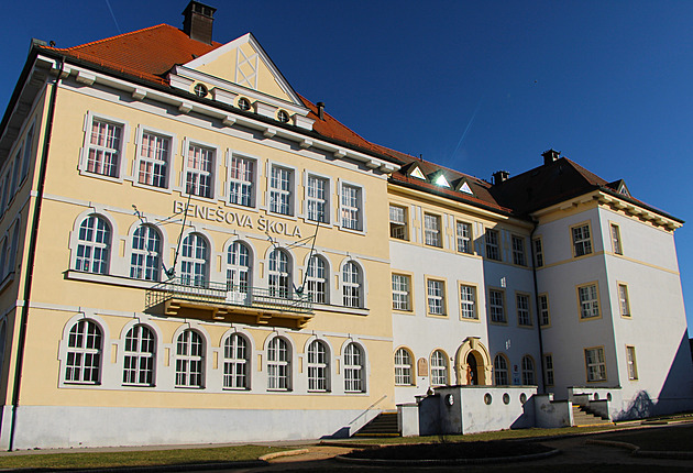 Beneova základní kola v Plzni slaví 100 let, kdy poprvé do jejích tíd usedli...