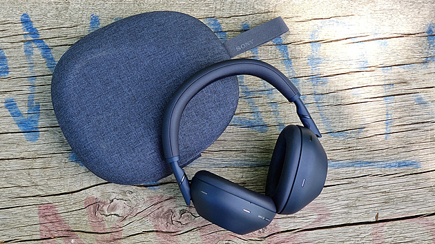 Na novinku Sony se čekalo tři roky, teď rozdělí posluchače na dva tábory