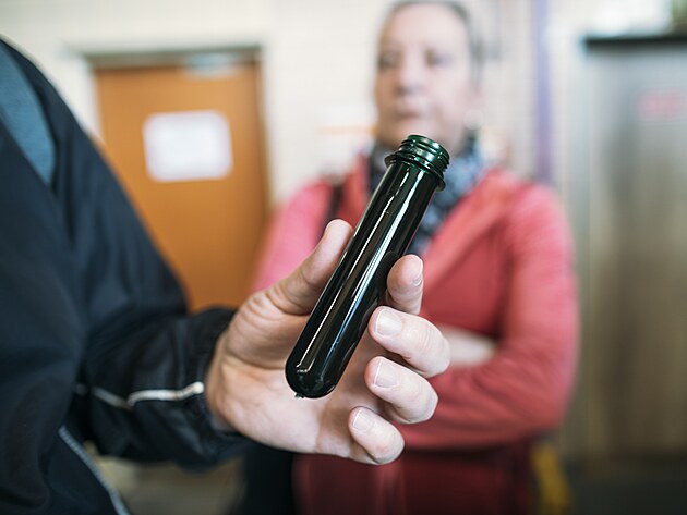 Preforma, ze kter se v brnnskm pivovaru Starobrno vyrb PET lahve. (2025)