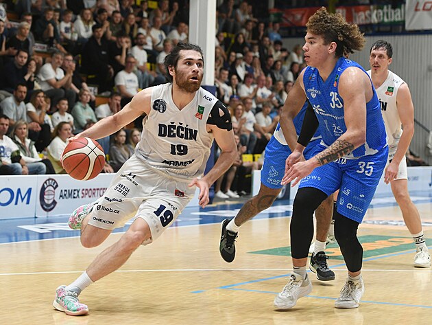 Dn, 19.5.2025, BK Dn - Olomoucko, 1. zpas srie o bronz v NBL. Vlevo...