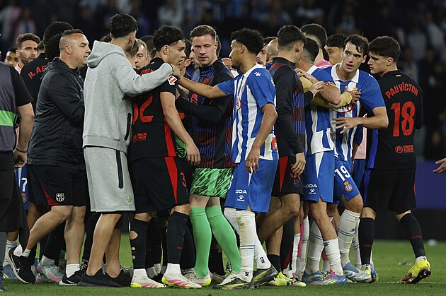 Strkanice mezi hri Espaolu a Barcelony po zvrenm hvizdu.