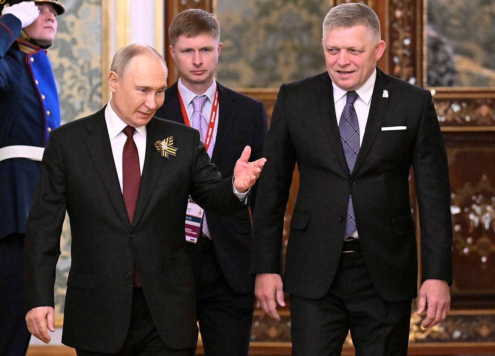 Fico míří na oslavy do Moskvy. Podle médií využil trasu přes Česko