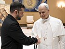 Ukrajinský prezident Volodymyr Zelenskyj a katolická hlava církve Lev XIV. po...