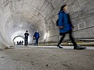 Tunely se nachází v rzných fázích výstavby. Postupn se pidávají vrstvy a ím...