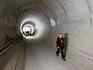 Na betonování stn se vyuívají bednicí vozy dlouhé nkolik metr, které pákami...