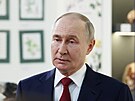 Ruský prezident Vladimir Putin se v Soi setkává s novinái po telefonátu s...