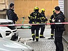 Zsah sloek IZS u navrtanho plynovho potrub v ulici Ke Karlovu v Praze....