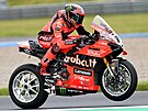 Nicolo Bulega na trati nedlního závodu superbik v Most