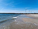 Plá� v obci Hvide Sande, která le�í mezi mo�em a fjordem.