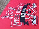 HOCKEY HERNING. To je typicky dánské heslo ve fanzónách b�hem hokejového...
