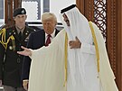 Katarský emír ejk Tamim bin Hamad Sání pivítal amerického prezidenta Donalda...
