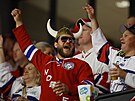 Nor�tí fanou�ci povzbuzují sv�j tým v zápase proti Kazachstánu.