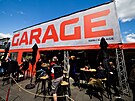 Mistrovství svta superbik v Most 2025. Restaurace The Garage v paddocku od...