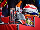Mistrovství svta superbik v Most 2025. Trofej ve tvaru pístu.