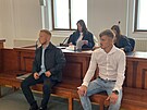 David Gaspr (vlevo) a Denis ajto stanuli ped Krajskm soudem v Plzni....