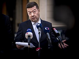Tomio Okamura (vpravo) a Radim Fiala (SPD) na tiskové konferenci po návtv...