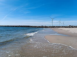 Plá v obci Hvide Sande, která leí mezi moem a fjordem.