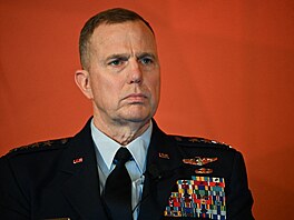Generál Gregory Guillot, vedoucí Severního velitelství USA (USNORTHCOM) a...