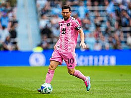 Lionel Messi z Interu Miami kontroluje balon bhem utkání proti Minnesot.
