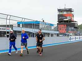 eský prezident Petr Pavel na trati Autodromu Most, kde se probhl s dalími...