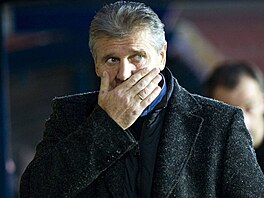 ZAMYLENÝ ÉF. Generální sportovní manaer Jozef Chovanec sleduje své svence...