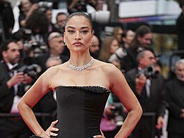 Shanina Shaiková na zahájení filmového festivalu v Cannes (13. kvtna 2025)