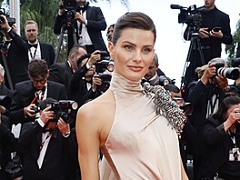 Isabeli Fontana na zahájení filmového festivalu v Cannes (13. kvtna 2025)