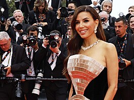 Eva Longoria na zahájení filmového festivalu v Cannes (13. kvtna 2025)