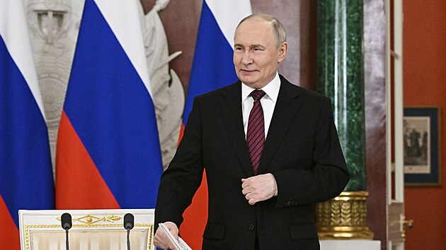 Vladimir Putin na narychlo svolan tiskov konferenci v Kremlu (11. kvtna 2025)