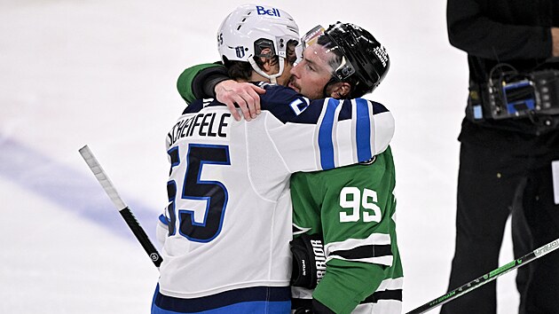 Mark Scheifele (vlevo) z Winnipegu a Matt Duchene  z Dallasu po utkn.