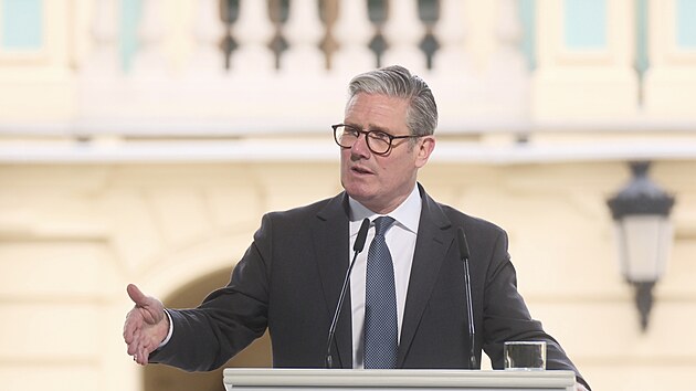 Britsk premir Keir Starmer diskutuje s evropskmi ldry o dalm postupu v podpoe Ukrajiny. (10. kvtna 2025)