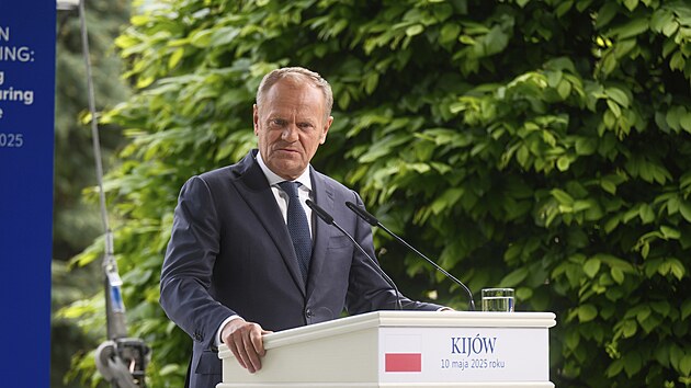 Polsk premir Donald Tusk bhem jednn s ukrajinskm prezidentem Volodymyrem Zelenskm (10. kvtna 2025)