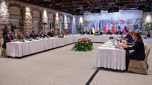 Jednn ukrajinsk a rusk delegace v Istanbulu (16. kvtna 2025)