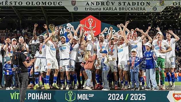 Fotbalist Olomouce slav vtzstv v Mol Cupu.