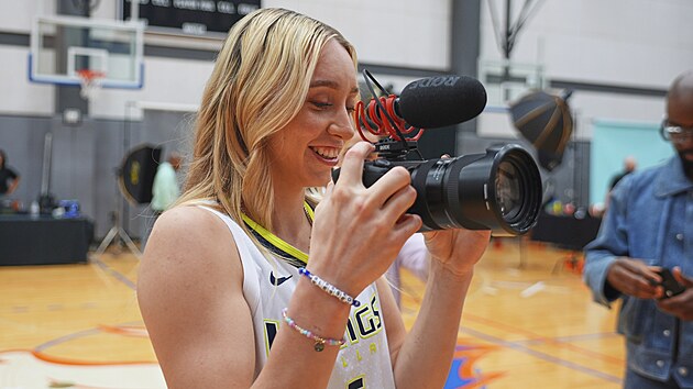 Paige Bueckersov z Dallas Wings bhem medilnho dne.