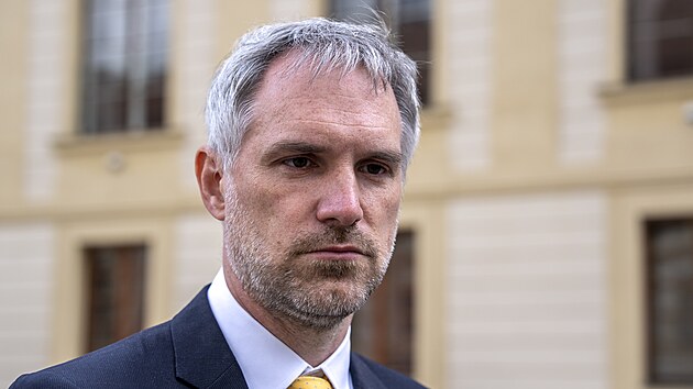 Pedseda Pirtsk strany Zdenk Hib m na Prask hrad k setkn s prezidentem Petrem Pavlem. (15. kvtna 2025)