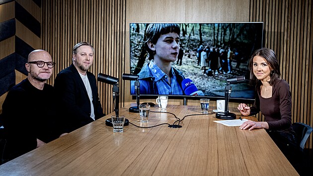 Hosty poadu Rozstel jsou scnrista Jaroslav Hruka a producent Luk Mrek. Diskutuj o novm serilu "Metoda Markovi: Spartakidn vrah". Moderuje Monika Zavelov.