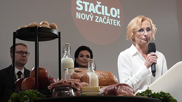 Kateina Konen na tiskov konferenci k pedstaven volebnho programu hnut Stailo! pro podzimn parlamentn volby. (13. kvtna 2025)