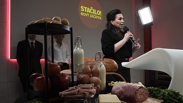 Jana Bobokov na tiskov konferenci k pedstaven volebnho programu hnut Stailo! pro podzimn parlamentn volby. (13. kvtna 2025)