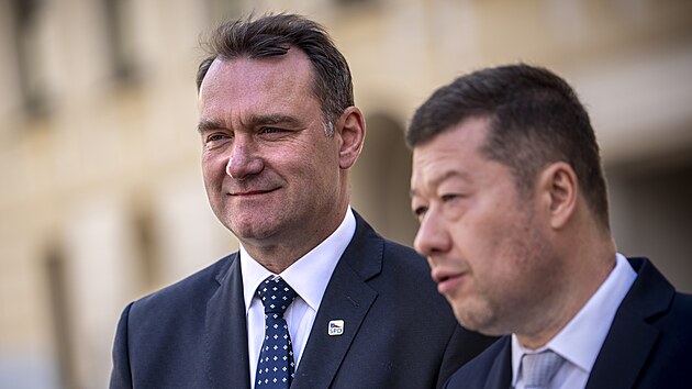 Tomio Okamura (vpravo) a Radim Fiala (SPD) na tiskové konferenci po náv�t�v�...